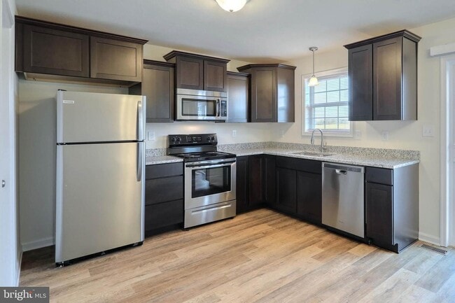 Foto del edificio - 91 Deatrick Dr