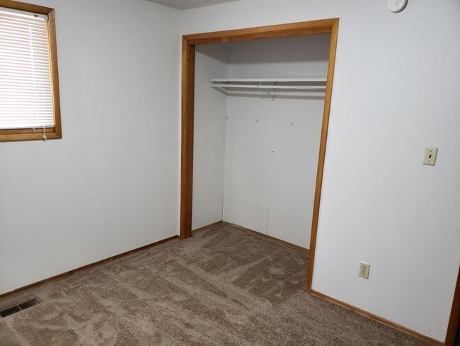Building Photo - 126 E Barker St Apartment 4
