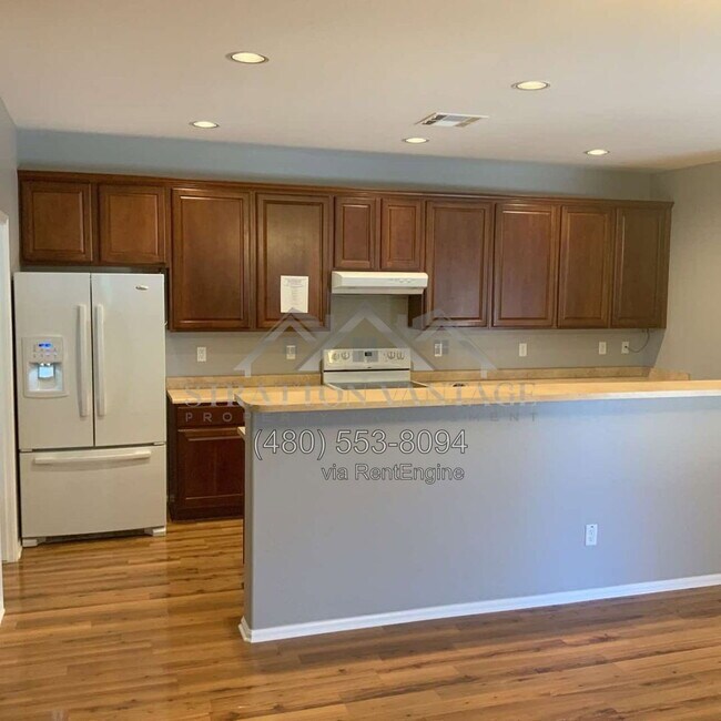 Building Photo - 1068 S Hawk Ln