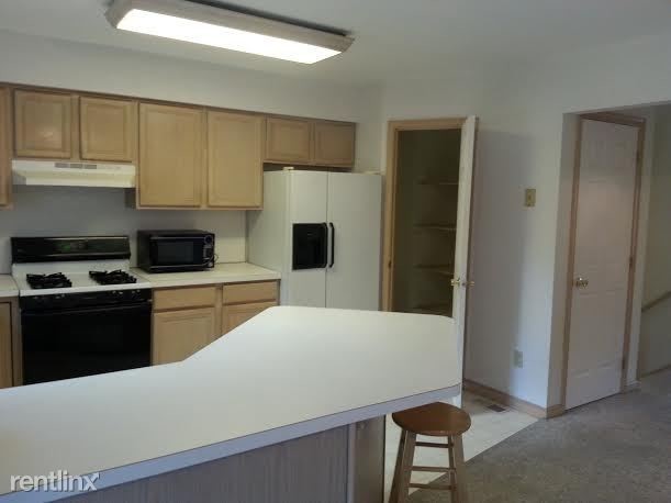 Building Photo - 3 br, 1.5 bath Townhome - 1 Flood Drive
