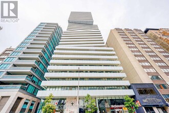 Building Photo - 200 Bloor St W