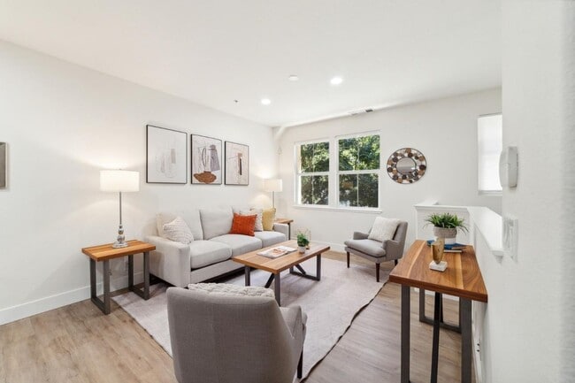 Foto del edificio - Modern 3-Bed, 3-Bath Home in Desirable San...
