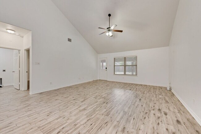 Foto del edificio - Spacious 5-Bedroom Home with Game Room & Amazing Backyard in Paloma Creek