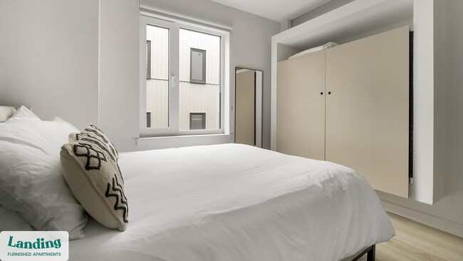 Building Photo - 2009 N Howard St