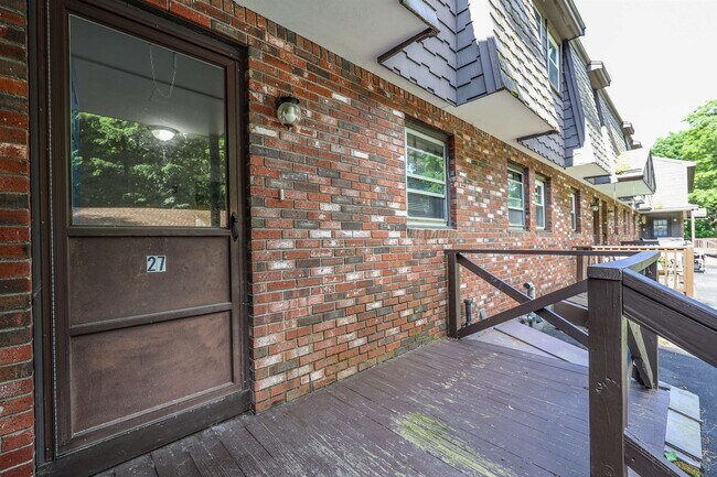 Building Photo - 27 Midridge Cir