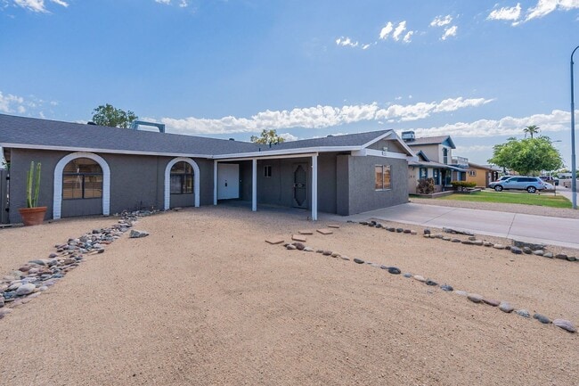 Building Photo - 4501 W Cinnabar Ave