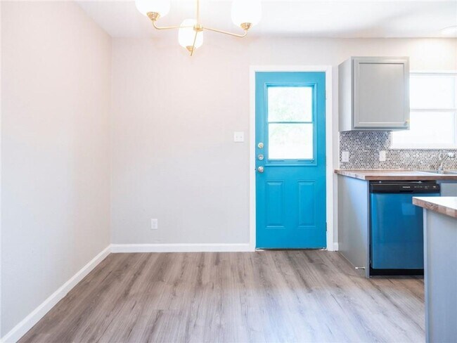 Foto del edificio - 2524 Glen Springs Way