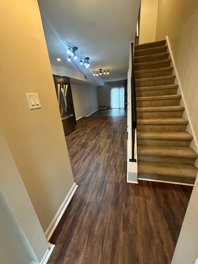 Entryway - 2003 Valley Dr