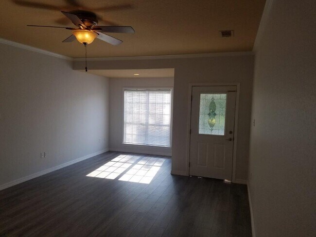 Building Photo - 10097 Byrd Ave