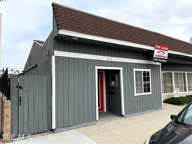 Foto del edificio - 2461 W 208th St