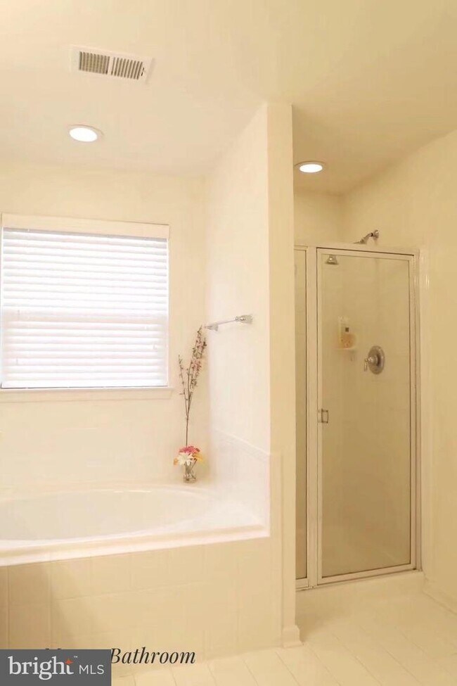 Foto del edificio - 6872 Tasker Falls