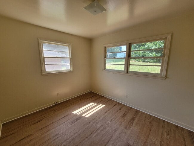 Building Photo - 2 Bedroom Duplex