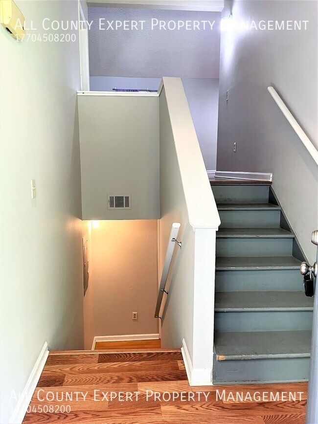 Foto del edificio - Near Lake Lanier - Great 2 bedroom duplex