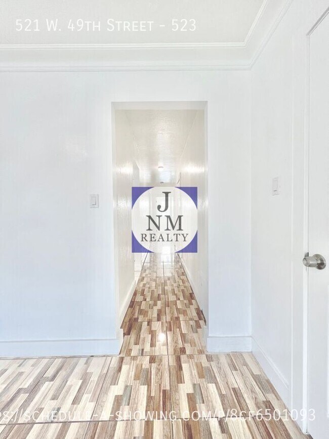 Building Photo - Beautiful newly remodeled “House-style” la...