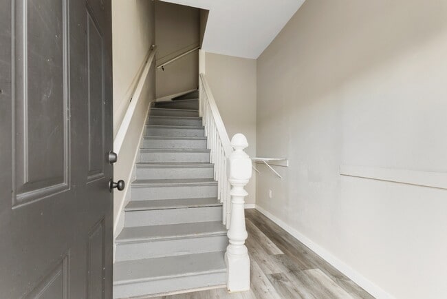 Building Photo - Charming 3BR Home in Heart of Tacoma - Modern Amenities & Prime Location!
