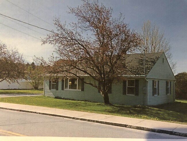 Building Photo - 381 Elm St