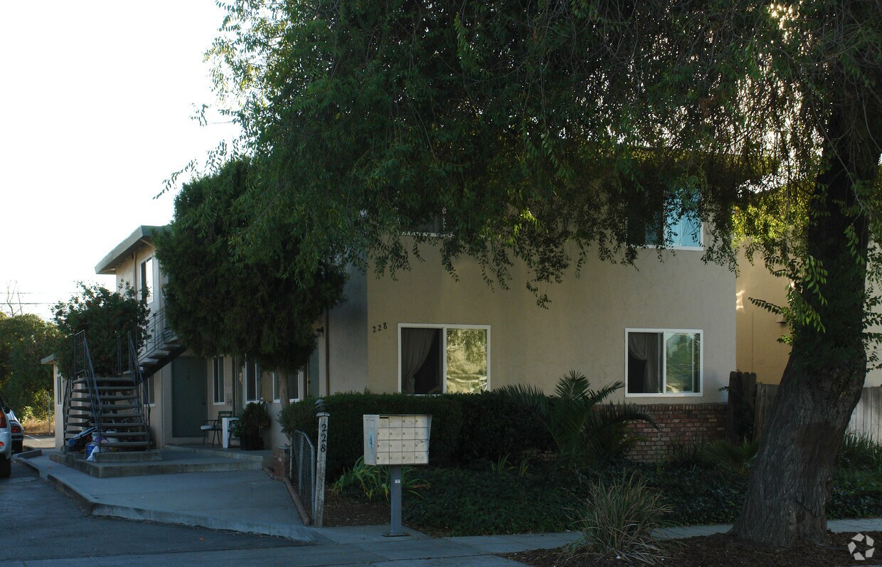 Building Photo - 228 Pamela Ave