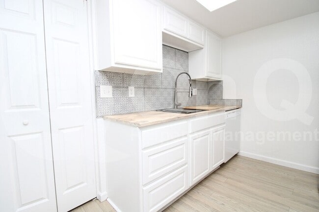 Foto del edificio - 10210 N 7th Ave