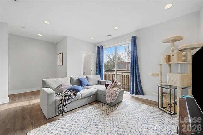 Foto del edificio - 840 E 18th St