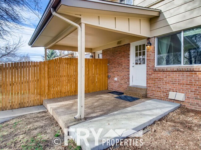 Foto del edificio - Beautifully remodeled 3-bedroom, 2.5-bath duplex in Wheat Ridge