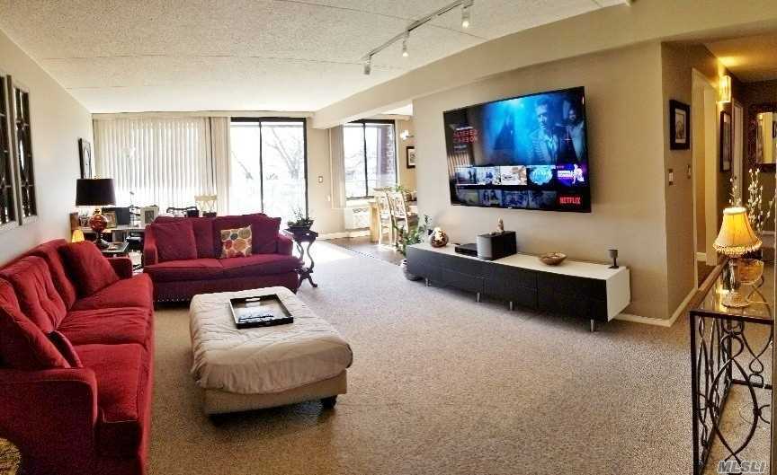 Foto principal - 209-33 26th Ave