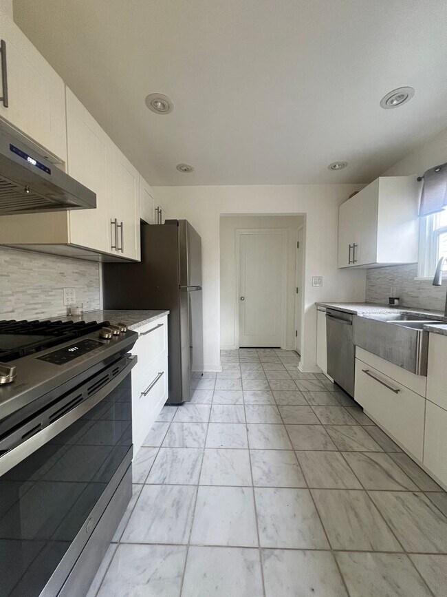 Foto del edificio - 3 Bedroom 2 Bathroom in Greenlake!