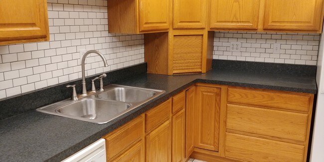 Building Photo - 330 Stubbs Dr