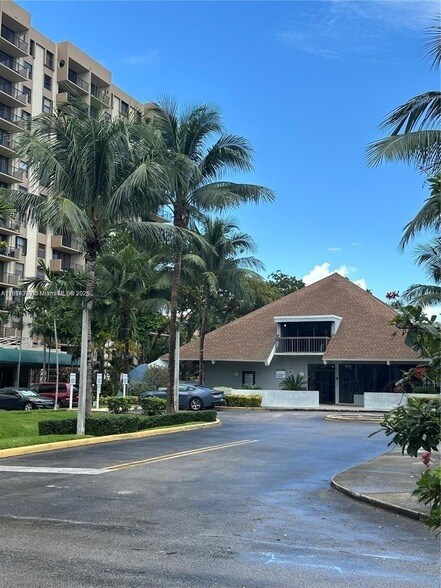 Foto del edificio - 1470 NE 123rd St