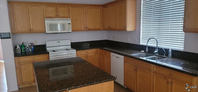 Building Photo - 688 Costa Azul St