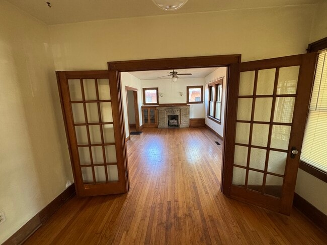 Building Photo - 512 S Crawford Ave