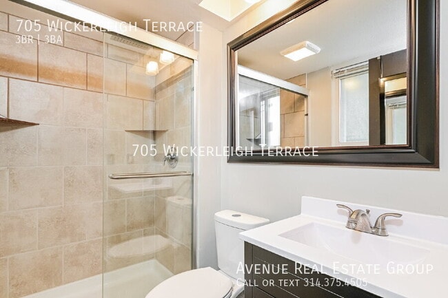 Building Photo - 705 Wickerleigh Terrace