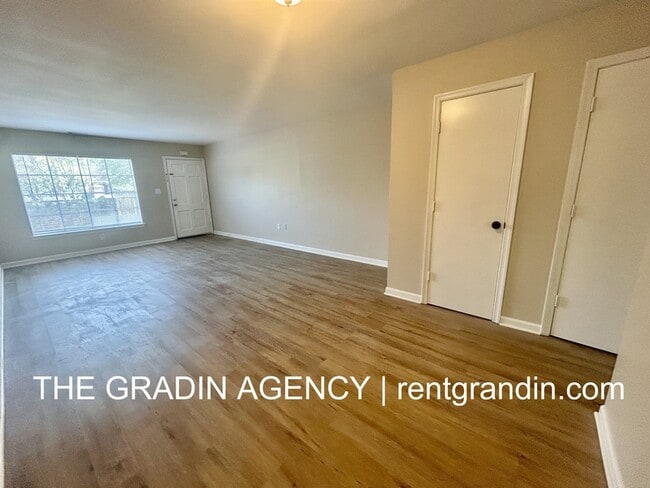 Building Photo - 1805 Grandin Rd SW