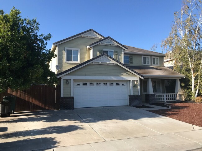 Building Photo - Beautiful 6 bedroom 3 Bathroom Manteca Home