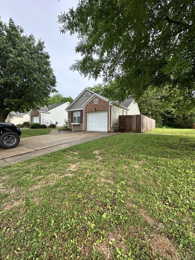 Building Photo - 499 Sivley Rd