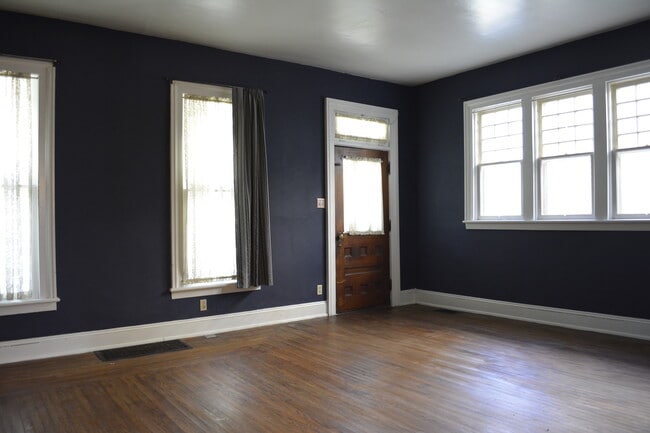 Building Photo - 1219 W Washington Blvd