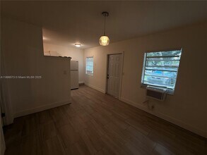 Building Photo - 930 SW 29th St