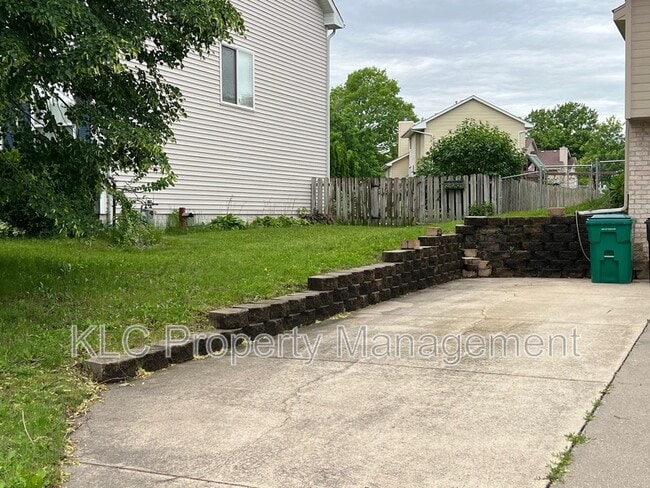 Building Photo - 918 SE Judy Dr