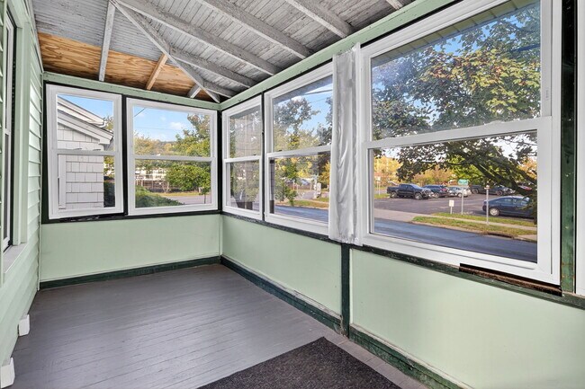 Foto del edificio - 727 W Court St