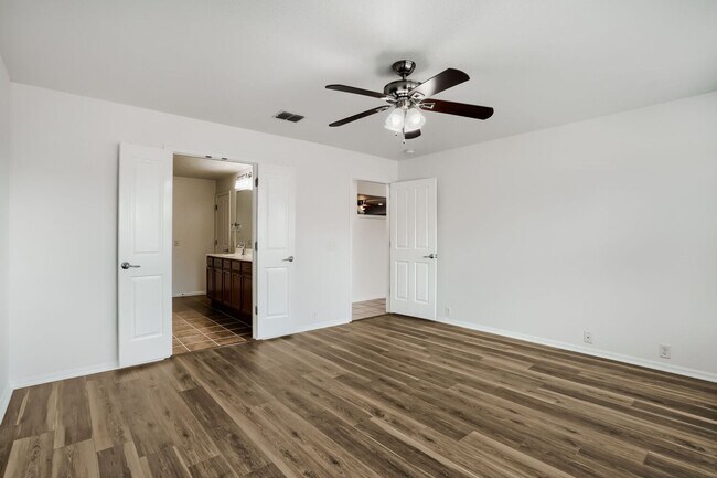 Foto del edificio - Beautiful 4 Bedroom Home