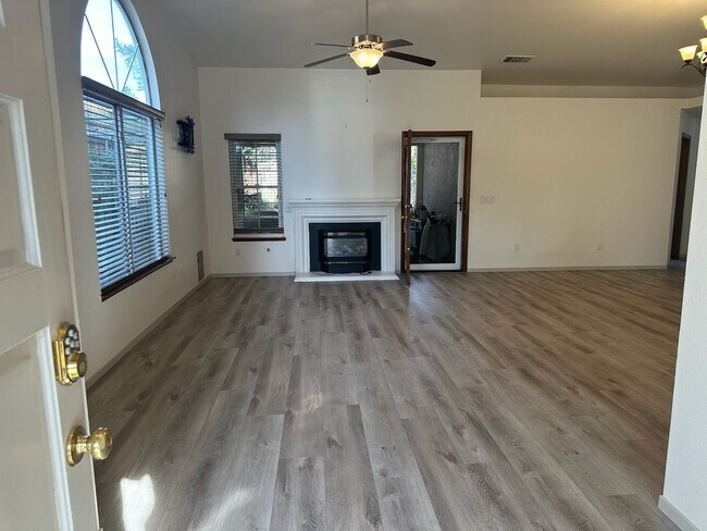 Building Photo - 1026 S Cain Ct