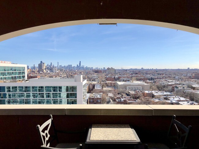 Photo - 828 W Grace St Apartment