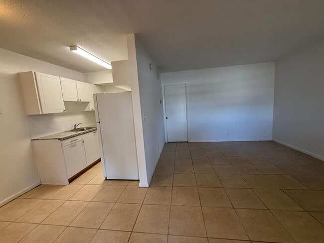 Building Photo - 481 Sunshine Dr