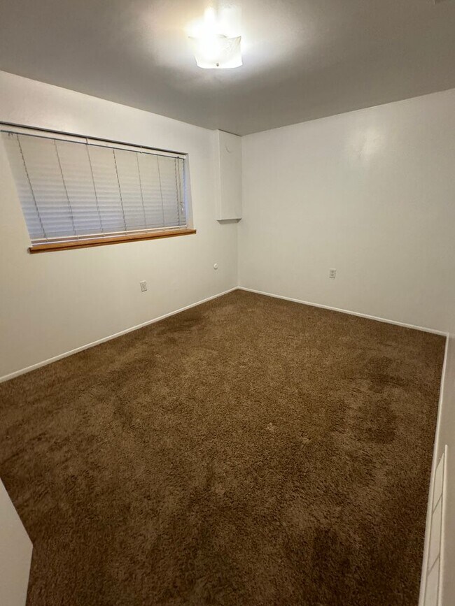 Building Photo - Beautiful duplex for rent near Capitol!