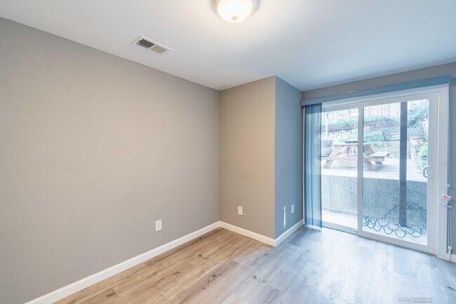 Building Photo - 55 Stoneybrook Ave