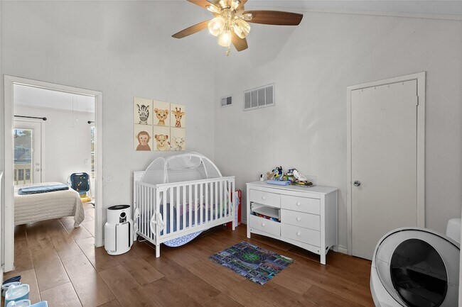 Foto del edificio - 11710 Southlake Dr