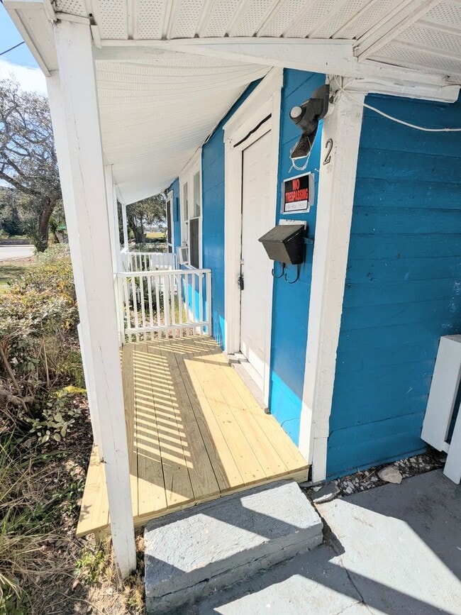 Building Photo - 309 Eastwood Ln