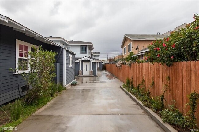 Building Photo - 3 br, 3 bath Townhome - 1909 Gardena Ave U...