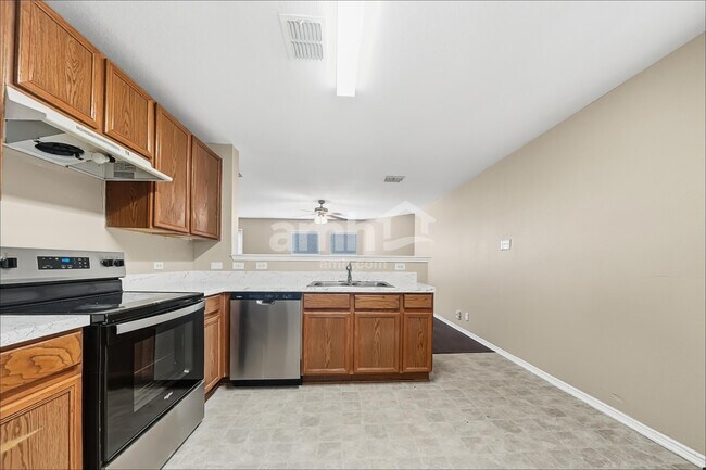 Foto del edificio - 1120 Boxwood Dr