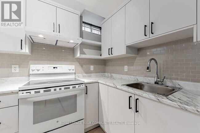 Building Photo - 35 Cedarhurst Dr