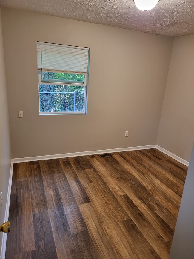 Building Photo - 2704 Sunset Ave